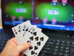 online casinos vs land-based casinos playing online