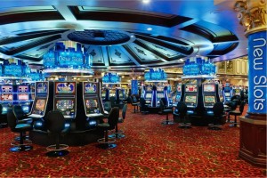 Online casinos vs land-based casinos playing in a real casino